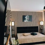 Apartman Excelsior Central-steps From Metro *