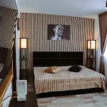 Excelsior Central-steps From Metro Appartement *