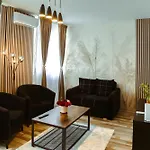 Excelsior Central-steps From Metro