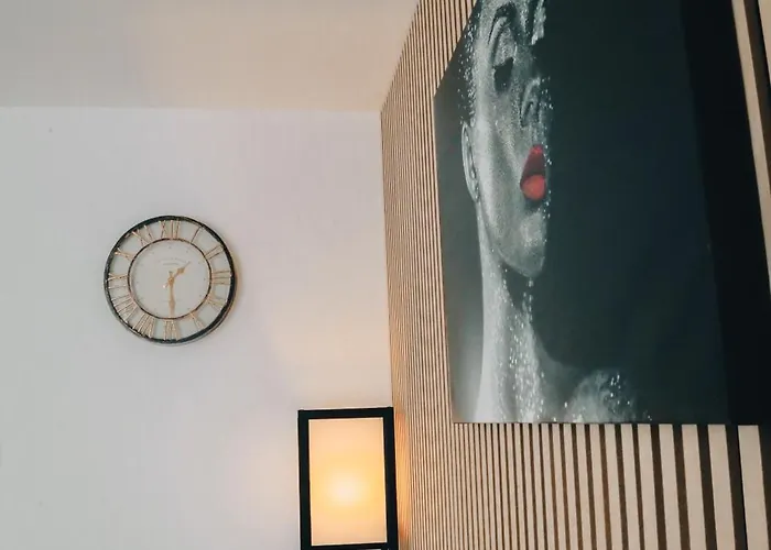 Excelsior Central-steps From Metro Apartment