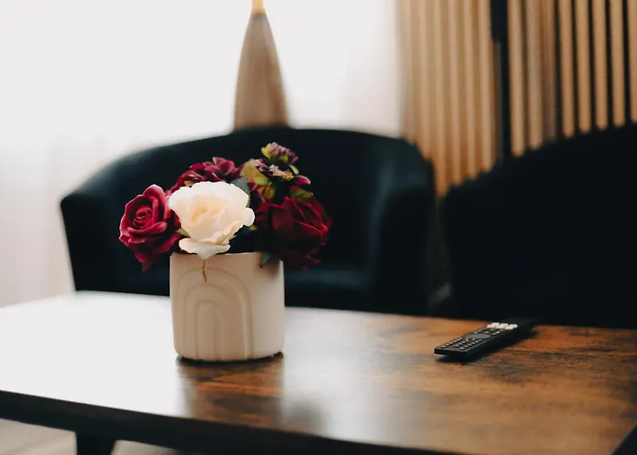 Excelsior Central-steps From Metro