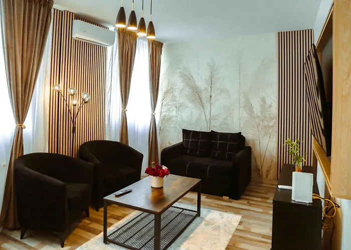 Excelsior Central-steps From Metro